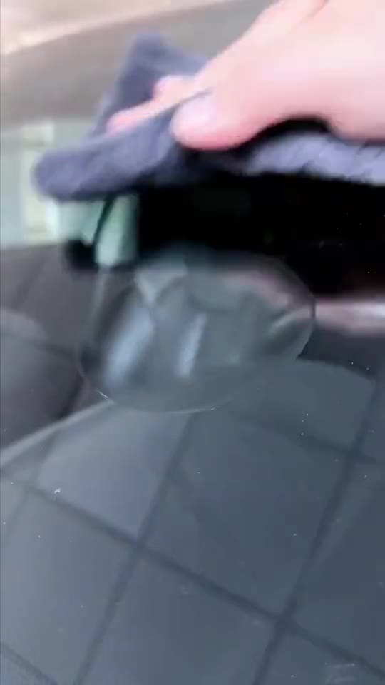 Windscreen chip being repaired with a resin bridge